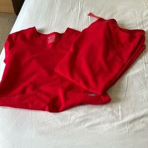 Small top and bottom red figs set